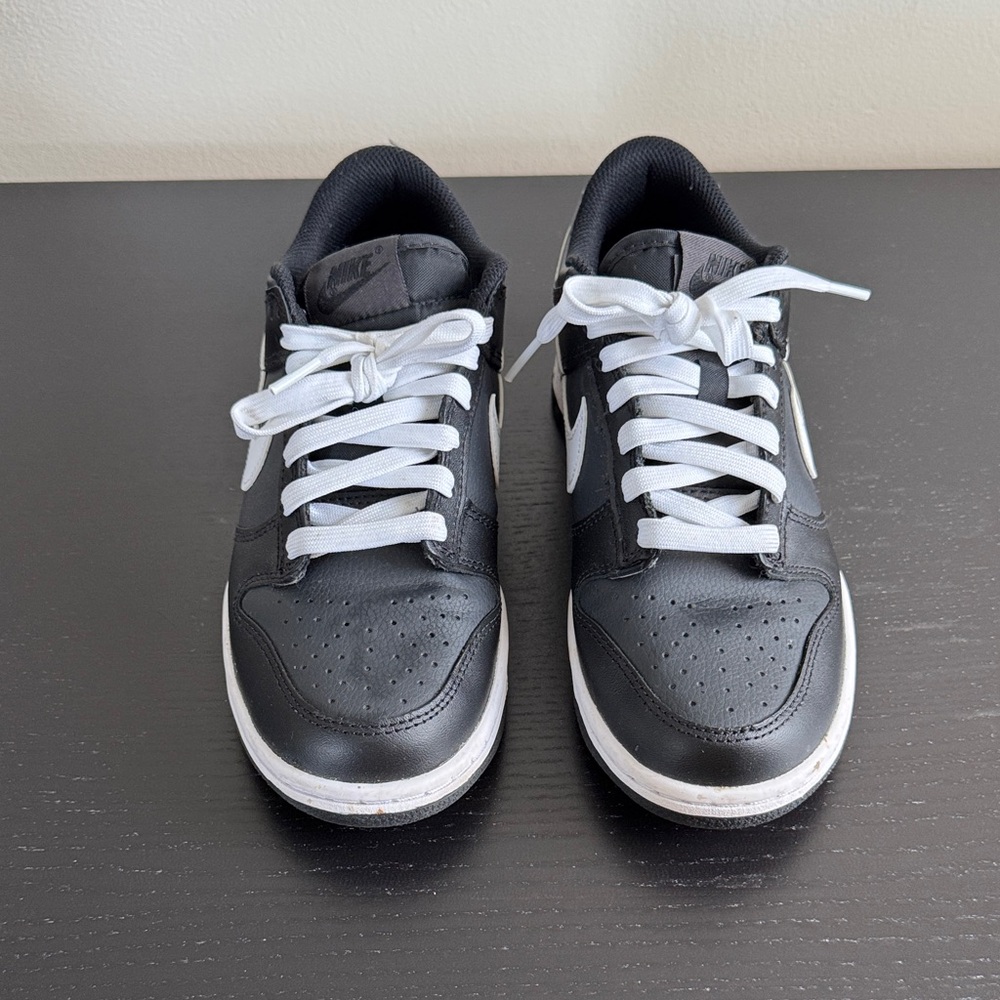 Nike Men's Black and White Lace-Up Sneakers